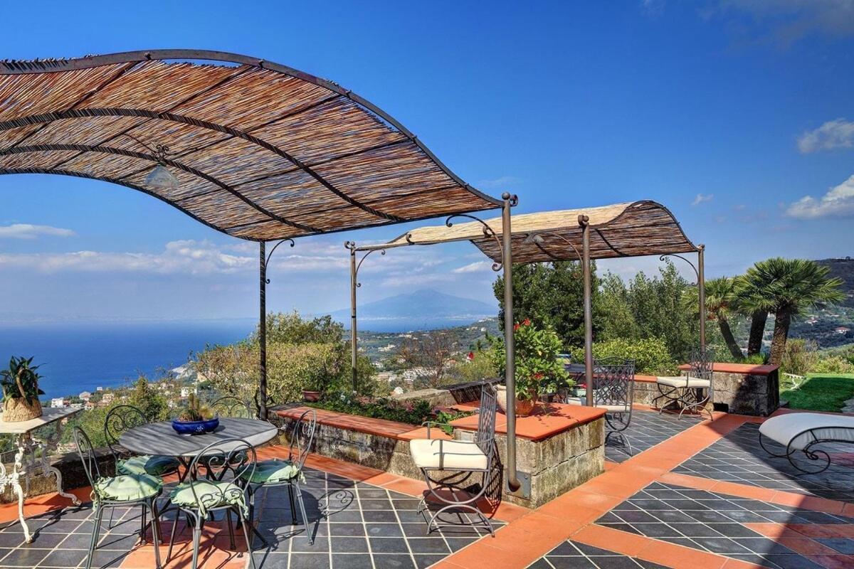 Fondo Turiello Villa Gardens Pool And Guest Services Sant'Agata sui due Golfi Exterior photo